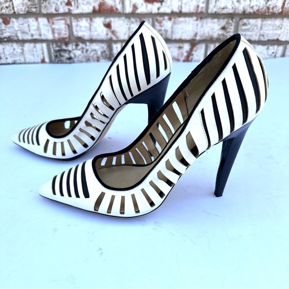 GX Gwen Stefani Addie Pumps Size 10M Perforated Laser Cut Out Pointy Toe Heels - Picture 4 of 10